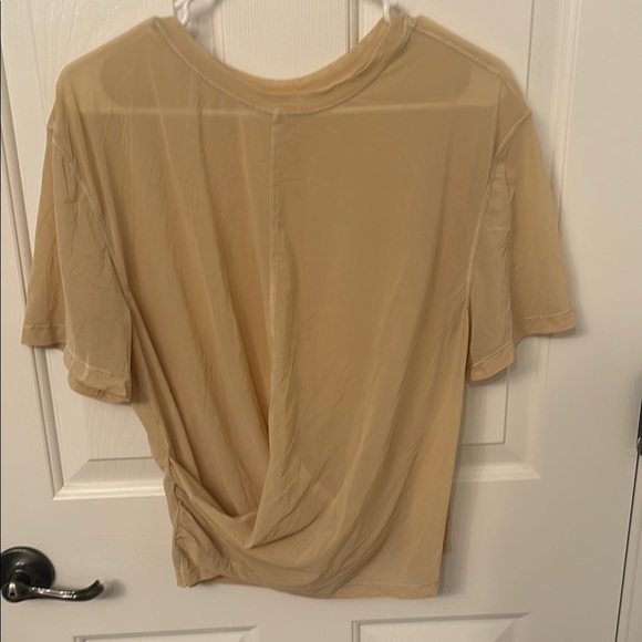 Lululemon Lightweight Mesh Reversible Yoga Tshirt in Prosecco - Picture 2 of 4